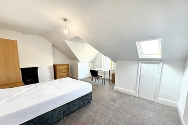 5 bed house, Bedford Park, North Hill, Plymouth, PL48HN - Image 2
